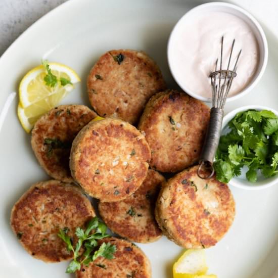Easy Tuna Patties with Spicy Aioli - Recipe photo by erinliveswhole