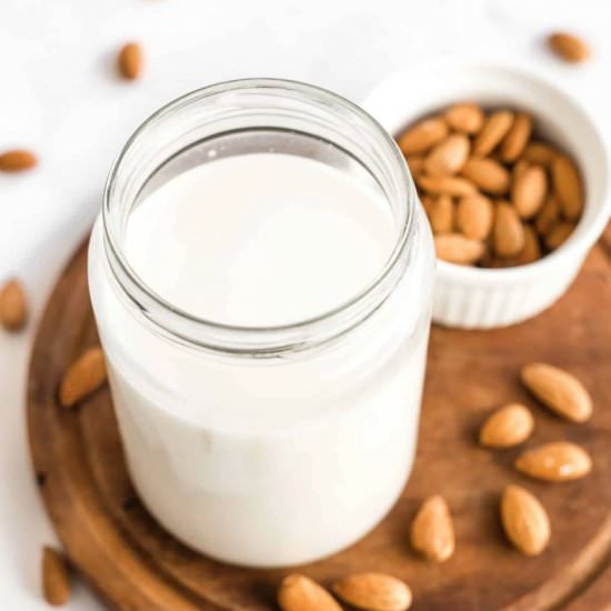 How to Make Almond Milk (DF, Vegan) - Recipe photo by felicialim