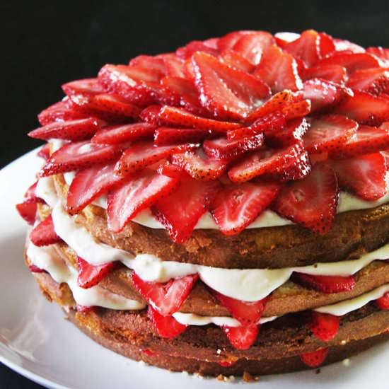 Strawberries and cream cake - Recipe photo by hornoMX