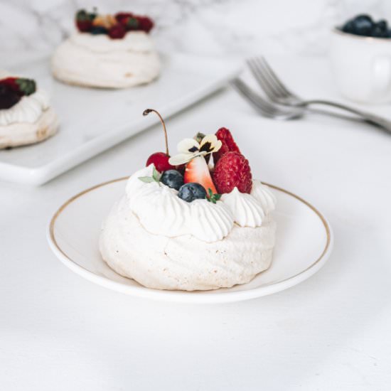 Summer, Vegan Mini Berry Pavlova - Recipe photo by Loud Bowl