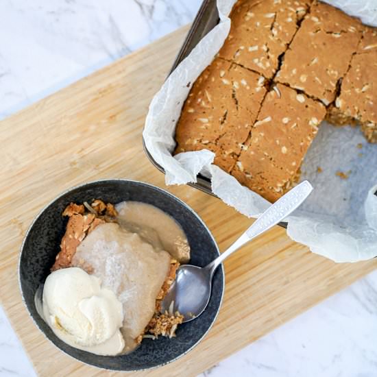 Oatmeal Cake - Recipe photo by dinnertwist