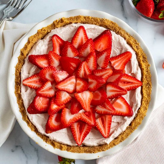 Strawberry Mousse Pie - Recipe photo by themarblekitchen