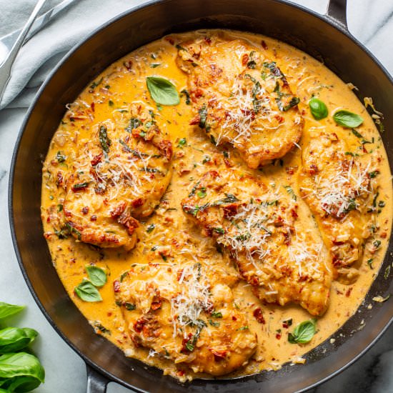 Chicken with Sun-Dried Tomato Sauce - Recipe photo by Savingroomfordessert