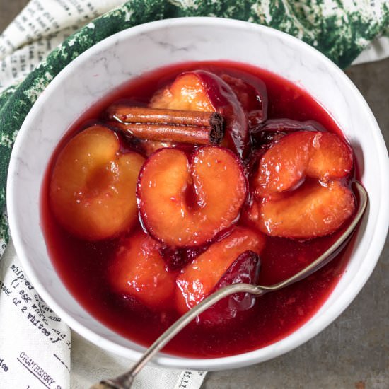 Stewed Plums with Cinnamon - Recipe photo by veggie desserts