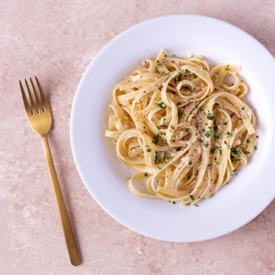 Fettuccine Alfredo - Recipe photo by My Three Seasons