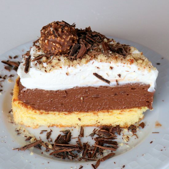 Easy Sponge Ferrero Cake - Recipe photo by 5 star cookies