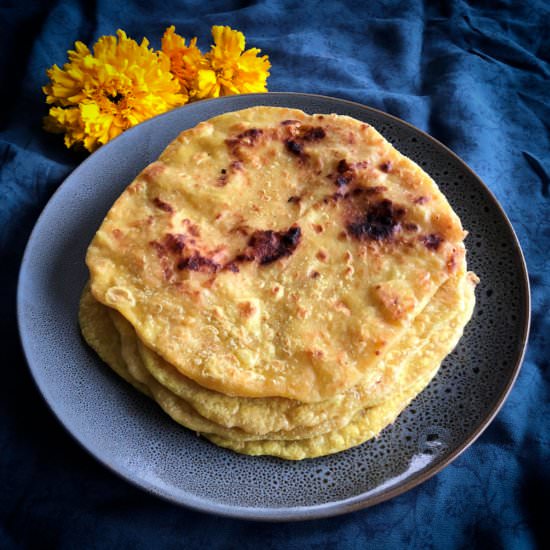 Coconut-stuffed flatbread - Recipe photo by spicytamarind