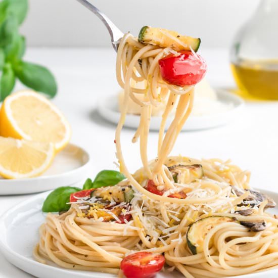 Spaghetti with Mushrooms & Zucchini - Recipe photo by bakingistherapy