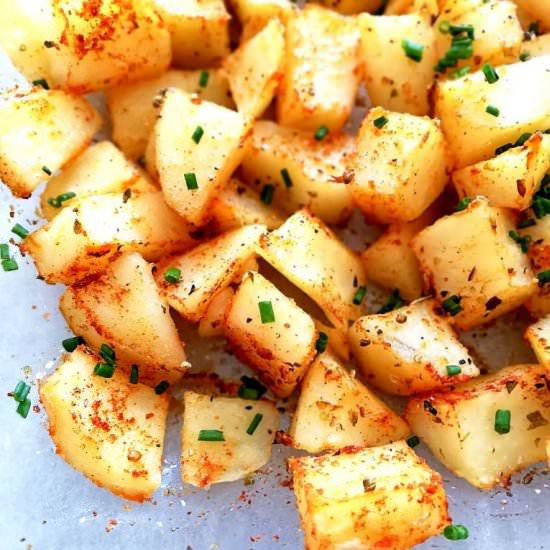 crispy breakfast potatoes - Recipe photo by Eats Delightful