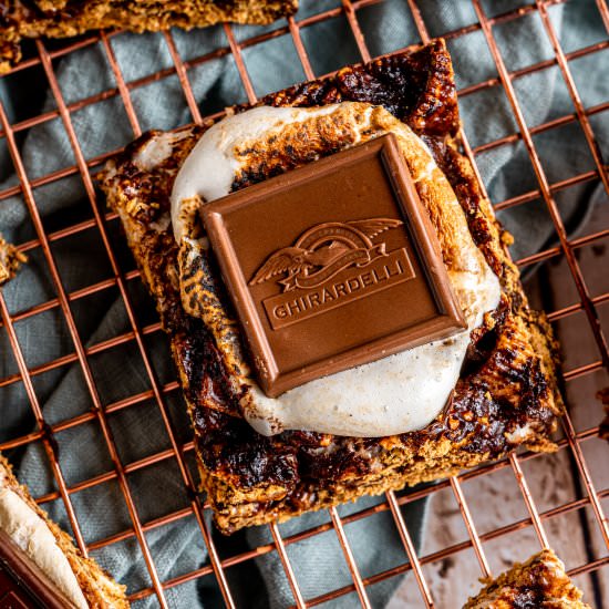 Gooey S'mores Bars - Recipe photo by leisurefanclub