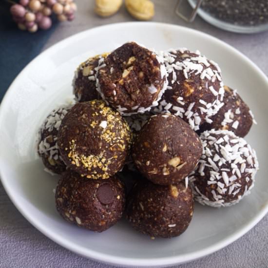 Chocolate Coconut Energy Balls - Recipe photo by plantifulheart