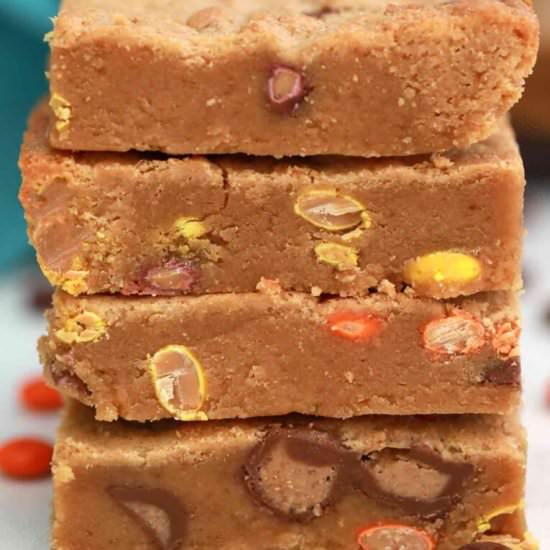 Peanut Butter Blondies - Recipe photo by peasandpeonies