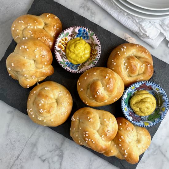 Sourdough Soft Pretzels - Recipe photo by thebrookcook.wordpress.com