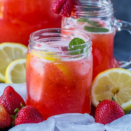 Strawberry Lemonade - Recipe photo by ValentinasCorner