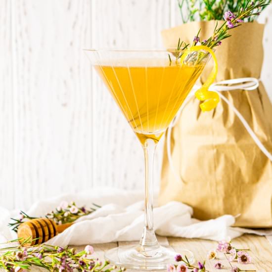 Lavender Bee's Knees - Recipe photo by Burrata and Bubbles
