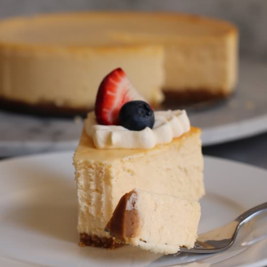 Smooth and Creamy NY Cheesecake - Recipe photo by bakingituptoyou