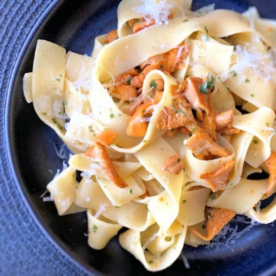 pappardelle with chanterelles - Recipe photo by Cuisine Fiend