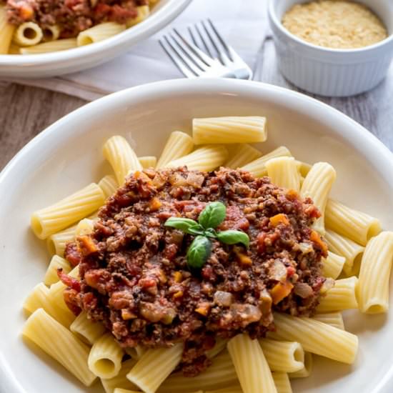 Vegan Cauliflower Walnut Bolognese - Recipe photo by Sixhungryfeet