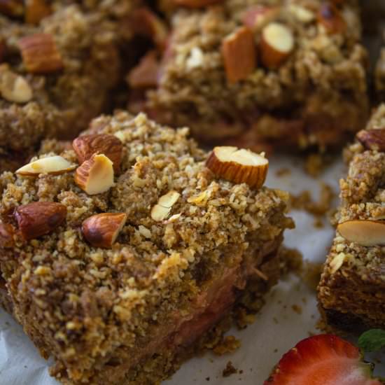 Almond Strawberry Rhubarb Crisp Bar - Recipe photo by cashews_and_quinoa