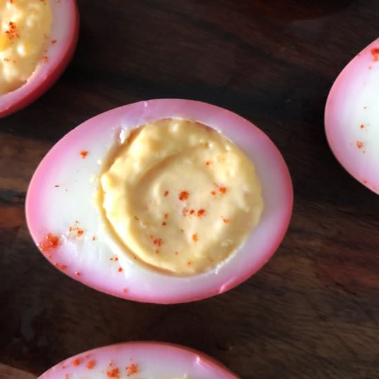 Beetroot-dyed deviled eggs - Recipe photo by spicytamarind