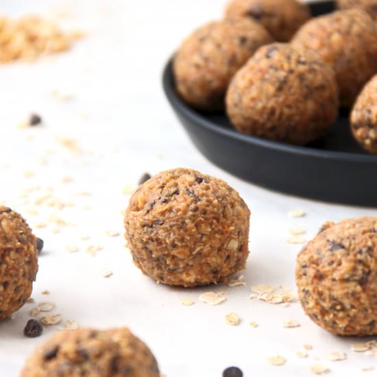 Peanut Butter Crunch Energy Bites - Recipe photo by mapleetchocolat