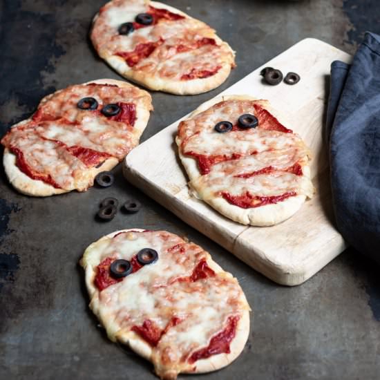 Halloween Mummy Pizza - Recipe photo by veggie desserts
