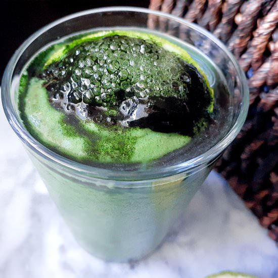 Very green spirulina smoothie - Recipe photo by Melamy