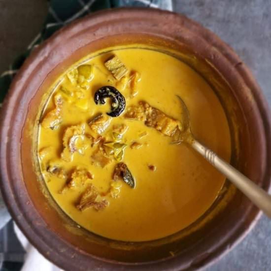 Sri Lankan Dry Fish Curry - Recipe photo by Hungry Lankan