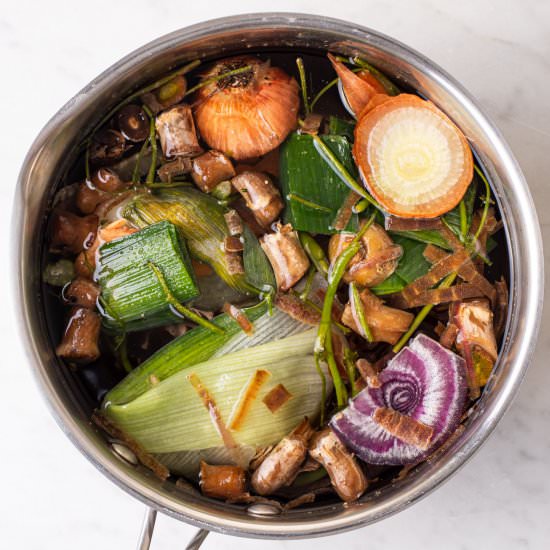 Vegetable Scrap Broth - Recipe photo by thenewbaguette