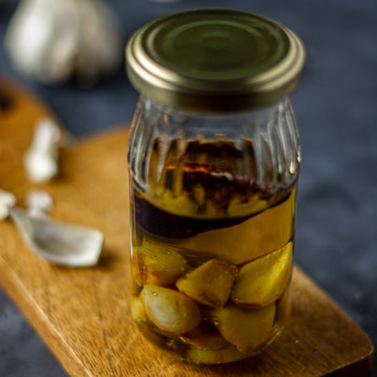Garlic confit & homemade garlic oil - Recipe photo by Lime Thyme