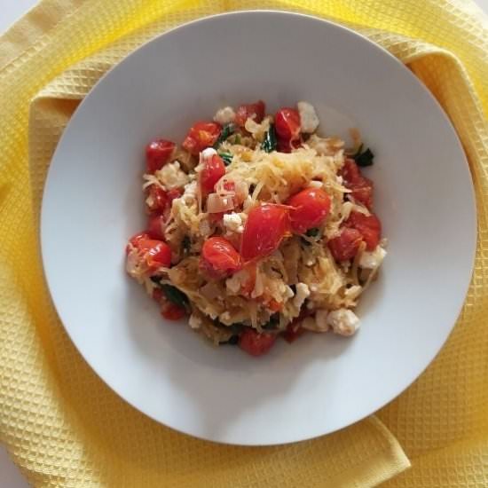 EASY VEGAN SPAGHETTI SQUASH - Recipe photo by Blue World Dreams