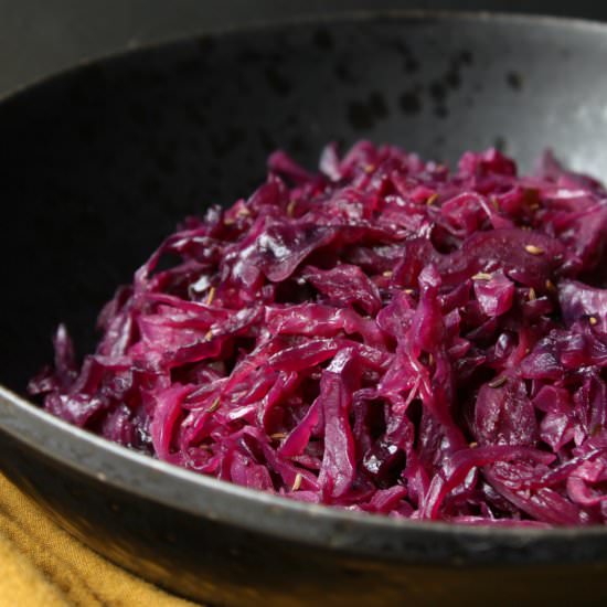 Braised German Red Cabbage-Rotkohl - Recipe photo by dishnthekitchen
