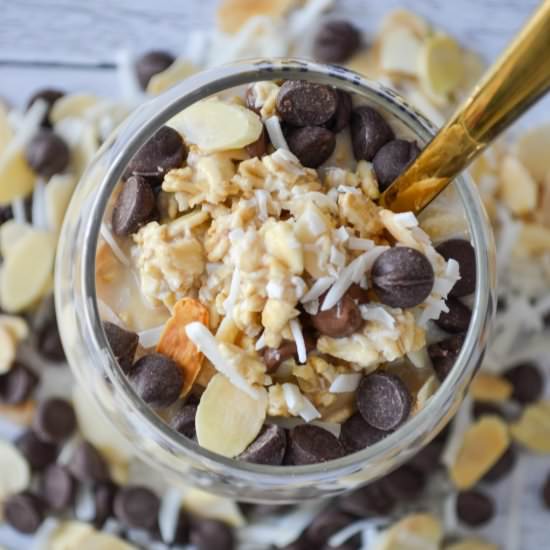 Almond Joy Overnight Oats - Recipe photo by Macaroniebites