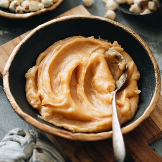 Homemade Lotus Seed Paste (莲蓉馅) - Recipe photo by omnivorescookbook
