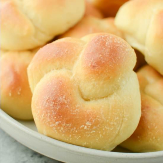 Cheesy Garlic Knots - Recipe photo by fakeginger