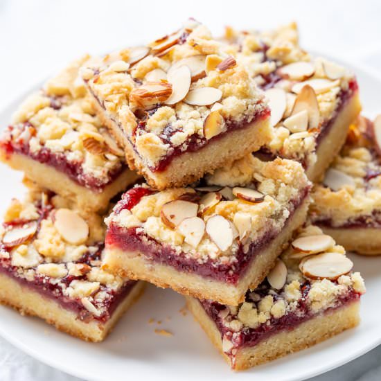 Raspberry Bars with almonds - Recipe photo by Savingroomfordessert
