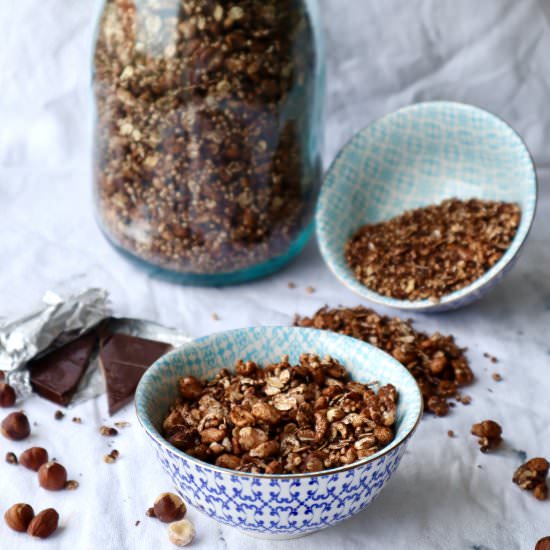 Healthy no-sugar chocolate granola - Recipe photo by annalenashearthbeat