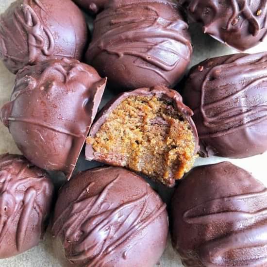 Easy Gingerbread Truffles - Recipe photo by erinliveswhole