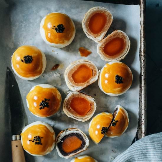Dan Huang Su (Pastry Mooncake) - Recipe photo by omnivorescookbook