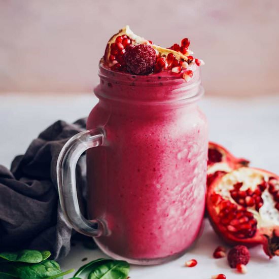 pomegranate smoothie - Recipe photo by hellonatural