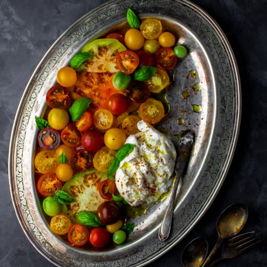Heirloom tomato burrata salad - Recipe photo by Lime Thyme