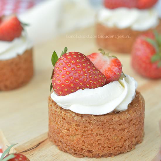 Little Dutch strawberry "sloffen" - Recipe photo by zoethoudertje