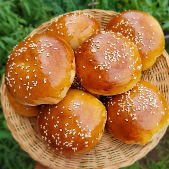 Vegetarian Spicy potato curry buns - Recipe photo by Hungry Lankan