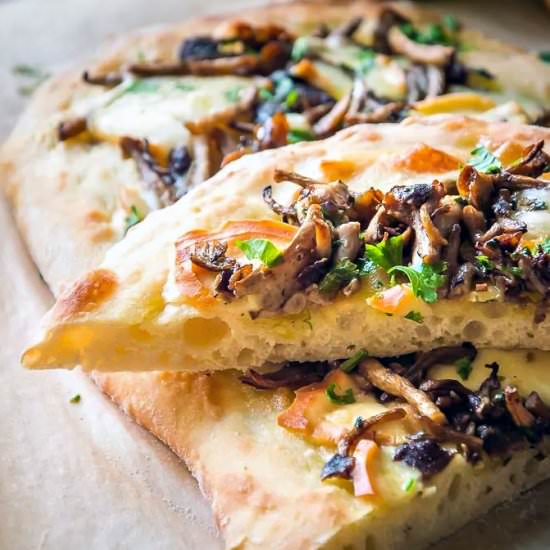 Pinsa Romana {Roman Style Pizza} - Recipe photo by ItalianRecipeBook