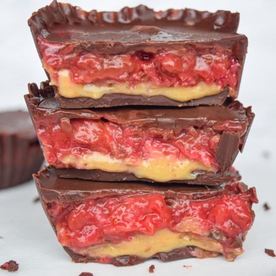 Easy chocolate cups - Recipe photo by theveganharmony