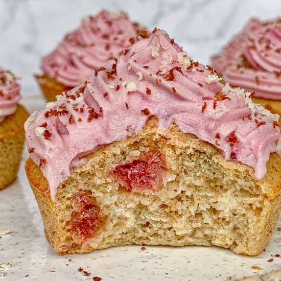 Easy strawberry cupcakes - Recipe photo by theveganharmony