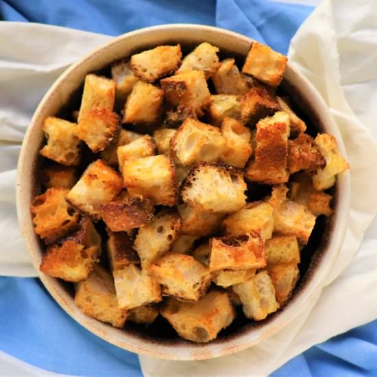 Cheesy Vegan Croutons - Recipe photo by veryveganval