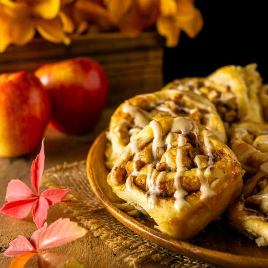 Apple Cinnamon Rolls & Maple Glaze - Recipe photo by Burrata and Bubbles