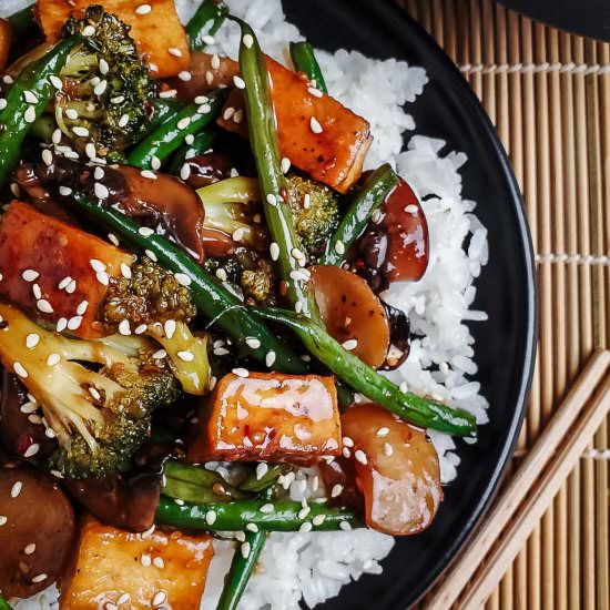 Teriyaki Tofu & Vegetable Stir Fry - Recipe photo by brokebankvegan