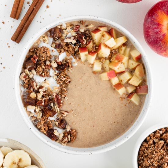 Apple Pie Smoothie Bowl - Recipe photo by purelykaylie